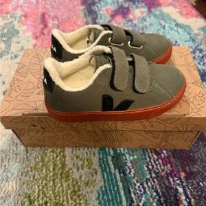 Veja Kids Velcro Sneakers - Olive Green